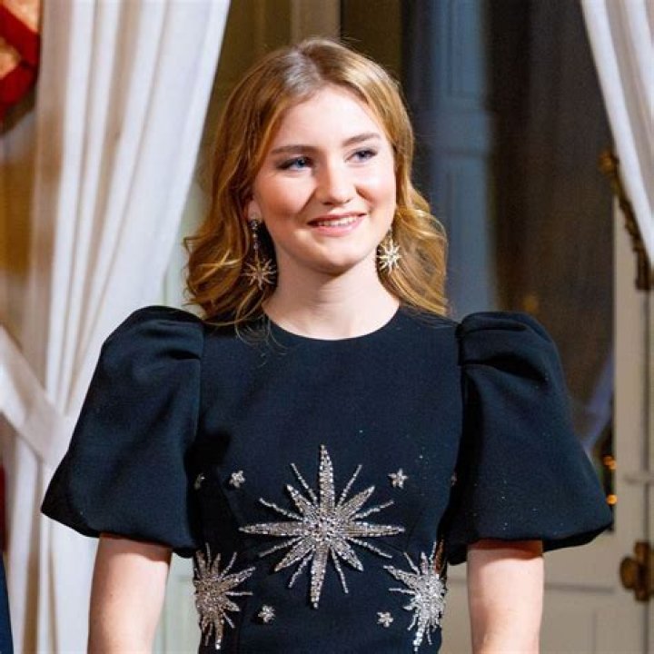 A Look at Her Past Romance |